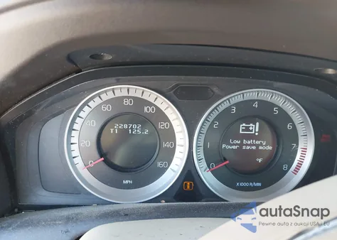 2011 Volvo Xc60 T6/T6 R-Design z USA, uszkodzony, nr VIN YV4902DZ2B2210566